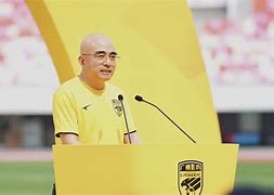 包含维尔茨堡俱乐部董事长车祸受伤，俱乐部发布声明的词条